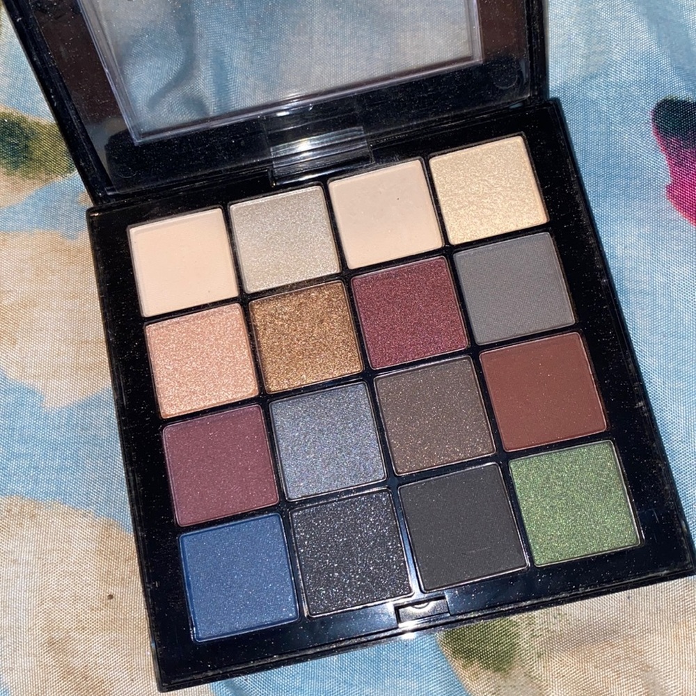 NYX Smokey and highlight palette!